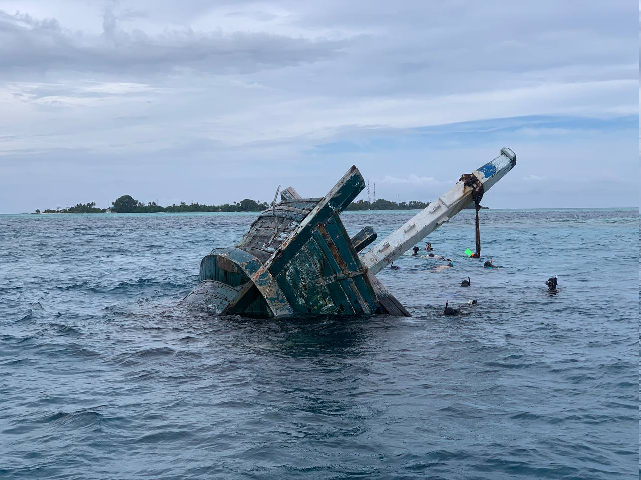 Vaavu Shipwreck: 3.4513° N, 73.5608° E